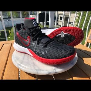 NEW Nike Kyrie Flytrap 2